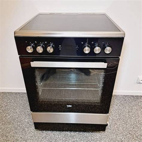 Cuisinière Vitro Four Elec 72L Noir Inox BEKO FSR67100GXCS