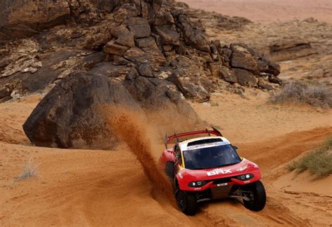 Loeb Se Lleva La Primera Alegr A En El Dakar Sainz Tercero