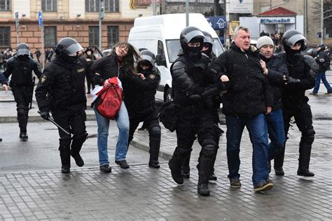 Bielorussia Arresti Di Massa Durante Una Manifestazione Anti