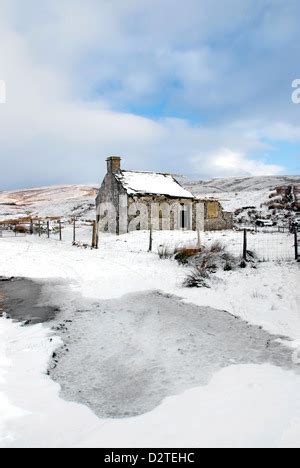 Yorkshire Dales Barns In Snow Winter Stock Photo Alamy