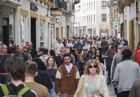 Urbanismo autoriza ocho apartamentos turísticos en la calle Tetuán de