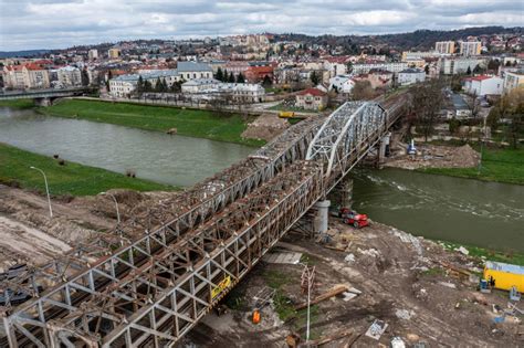 W Przemyślu powstaje nowy most kolejowy przez San Info Tips