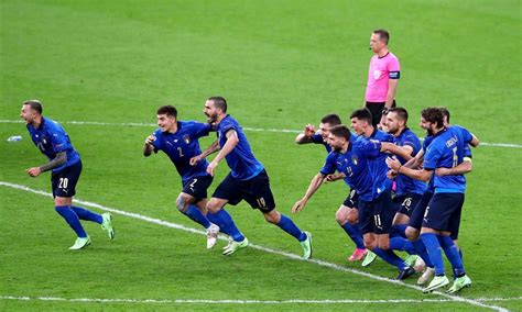 Italia învinge la loteria penalty urilor Spania și merge în finala EURO