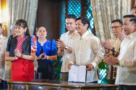 Marcos Signs Magna Carta Of Filipino Seafarers Ptv News