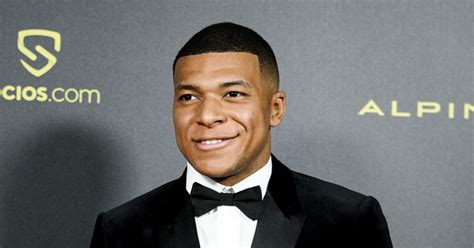 Kylian Mbappé Photocall De La 66ème Cérémonie Du Ballon Dor Au Théâtre Du Chatelet à Paris Le