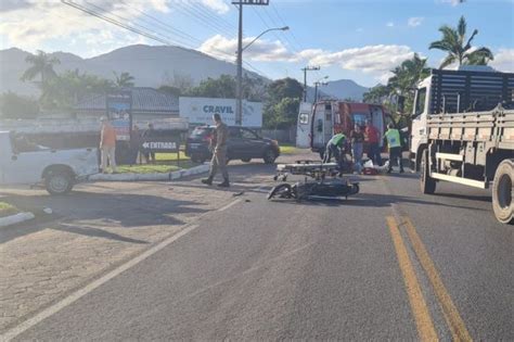 Motociclista Sofre Ferimento Grave Na Perna Ap S Acidente De Tr Nsito