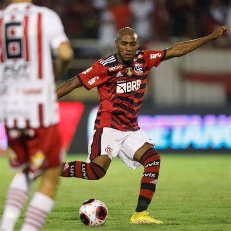 Lorran supera Vinicius Junior e atinge marca histórica no Flamengo MH