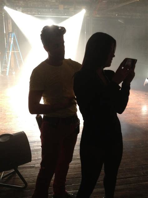 Maite Perroni nos bastidores das gravações do vídeo Tú y Yo em Nova