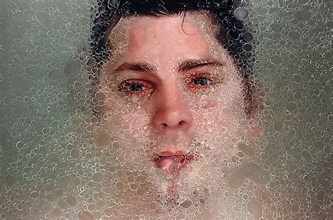 Pinturas Hiper Realistas De Alyssa Monks Retrata Pessoas Tomando Banho