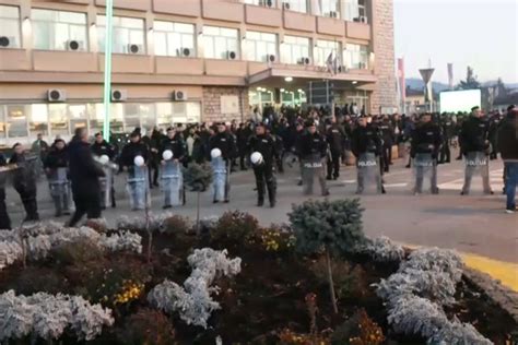 Video Protest Opozicije U Novom Pazaru Pristalice Sdp A Gledale