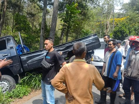 Mobil Tabrakan Beruntun Di Jalur Tengkorak Klemuk Batu