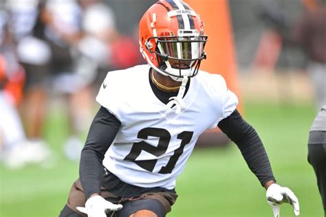 Browns Cb Denzel Ward Injures Knee In Practice Pro Bowler Questionable