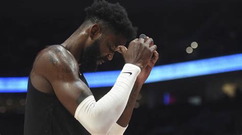 ¡inaudito Deandre Ayton Se Pierde El Juego Con Portland Al No Poder Salir De Su Casa Por La