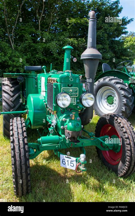 Logo Du Tracteur Fotos Und Bildmaterial In Hoher Aufl Sung Alamy