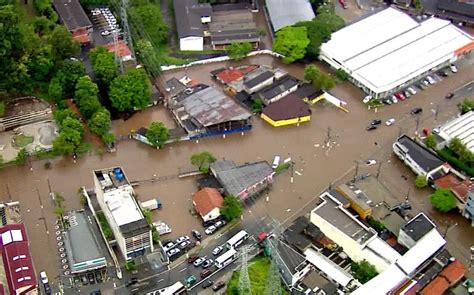 Chuva Em Sp Provoca Alagamentos Em Bairros E Lentid O No Metr S O