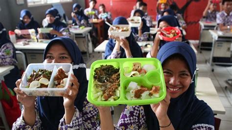 Evaluasi Uji Coba Makan Bergizi Gratis Prabowo Pertimbangkan Ganti