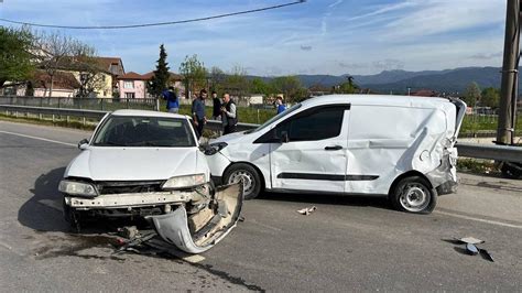 Sakarya da zincirleme kaza 4 yaralı Son Dakika Haberleri