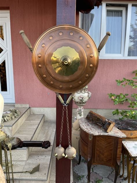 Aplica Deosebita De Perete Cu Scut Din Cupru Si Alama