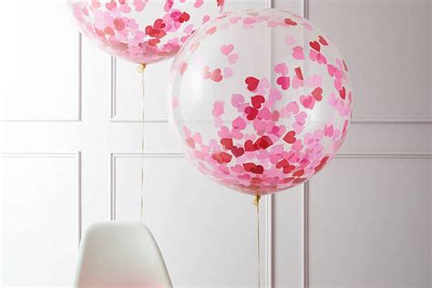 Les Ballons Transparents Remplis De Confettis Font Sensation En