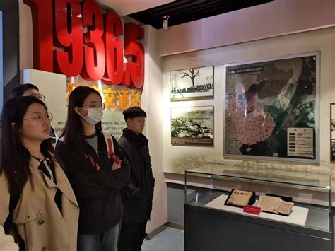 哲学学院第四期青马班开展“传承红色基因，厚植爱国情怀”清明祭扫活动 共青团西北大学委员会