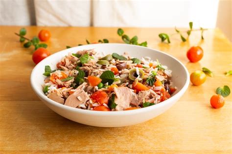 5 Benefits of Chunk Light Tuna, According to Dietitians | livestrong