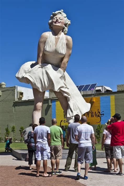 Marilyn Monroe Statue editorial photo. Image of sculpture - 26549641