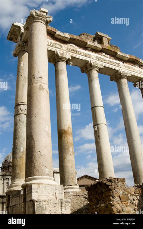 Ocho Columnas D Ricas Sobreviviente Del Templo De Saturno En El Foro