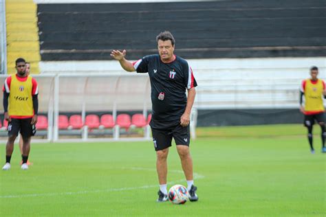 Botafogo Sp Reativo Adilson Batista Pede Paciência Para Mudar Forma De Time Jogar Botafogo Sp