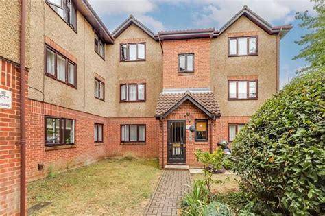 1 Bed Flat For Sale In Glendean Court Tysoe Avenue Enfield En3 Zoopla