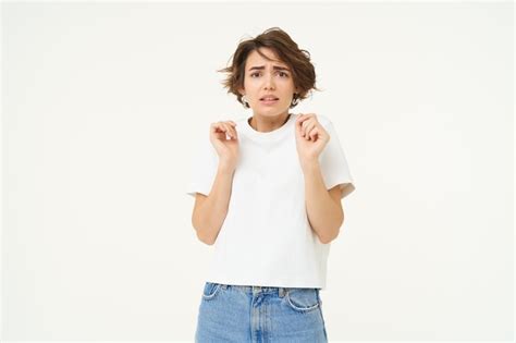 Imagen De Una Mujer Con Cara Asustada Parece Asustada Preocupada