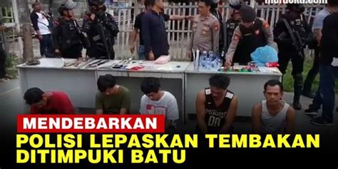 VIDEO Detik Detik Menegangkan Polisi Diserang Saat Gerebek Kampung