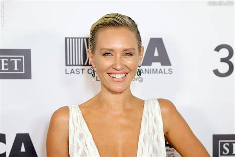 Nicky Whelan Nude The Fappening Photo FappeningBook