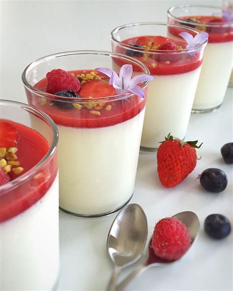 Panna Cotta Saveur Vanille Et Coulis De Fraises Artofit