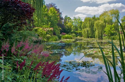 Jardin De Claude Monet Giverny Stock Photo Adobe Stock