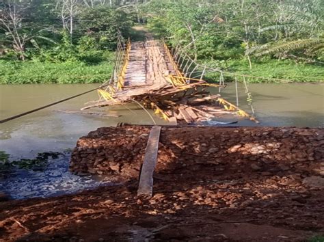 Jembatan Gantung Penghubung Dua Kecamatan Di Bengkulu Utara Ambruk Dan