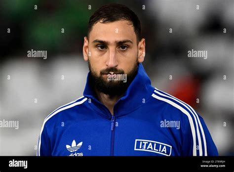 Gianluigi Donnarumma Italien Est Lhonneur Lors Du Match De