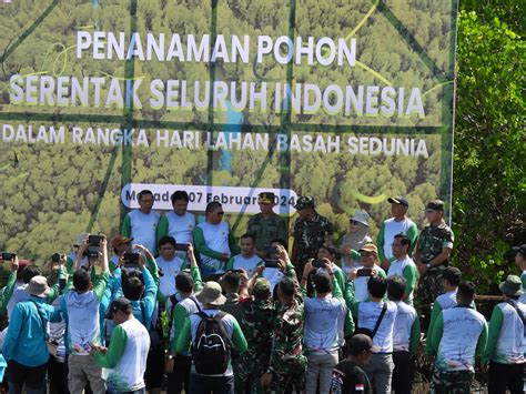 Penanaman Serentak Mangrove Dalam Rangka Peringatan Hari Lahan Basah