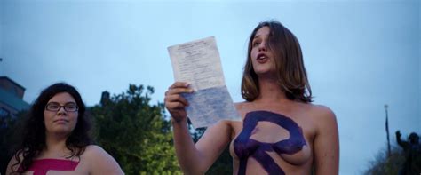 Lola Kirke Nua Em Free The Nipple