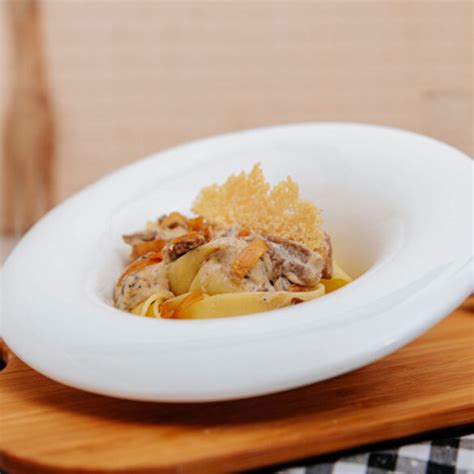 Tagliatelle Con Salsa De Setas Y Crujiente De Cochinillo Recetas De