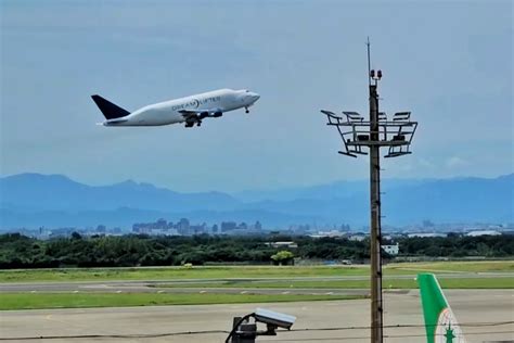 台桃園機場疑無人機闖入 緊急關閉40分鐘影響逾千旅客 星島日報