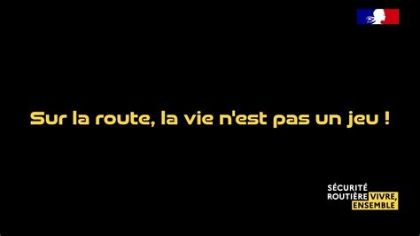 Sur La Route La Vie N Est Pas Un Jeu Sur La Route Aussi Chaque