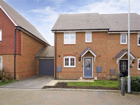 3 Bed Terraced House For Sale In Mills Court Harrietsham Maidstone