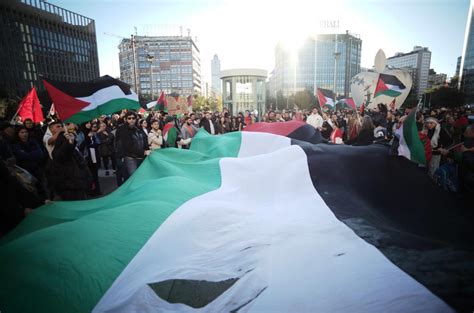 Corteo Per La Palestina In 3 000 Sfilano Dalla Stazione Centrale A