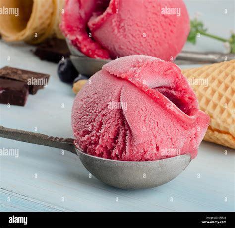 Berry Ice Cream Hi Res Stock Photography And Images Alamy