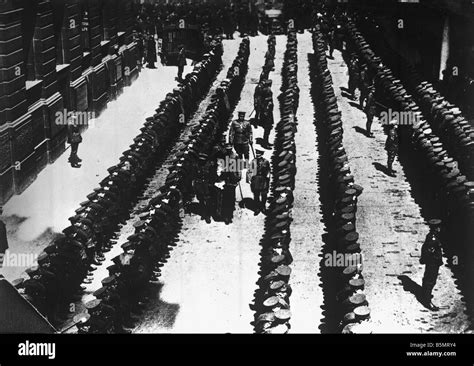 9EN 1914 8 4 A1 E Mobilization In London 1914 World War I Great Britain