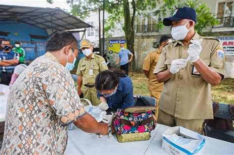 FOTO Vaksin Rabies Gratis Untuk Hewan Peliharaan Di Jakarta Selatan