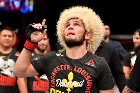 Watch Khabib Nurmagomedov Choke Dustin Poirier Into Submission At UFC