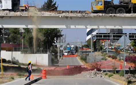 Vía Atlixcáyotl Usuarios de transporte público optan por caminar ante