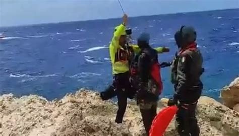 Il Video Del Salvataggio Con L Elicottero Dei Migranti Bloccati Sugli