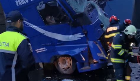 Accident cu două TIR uri pe DN6 în Caraș Severin Traficul este